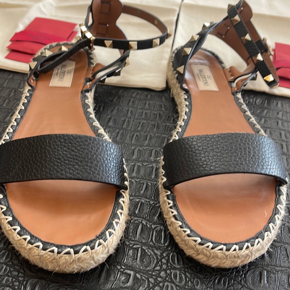 Valentino Rockstud T 20 Black Leather Stud Ankle Strap Espadrille Flat Sandal 39